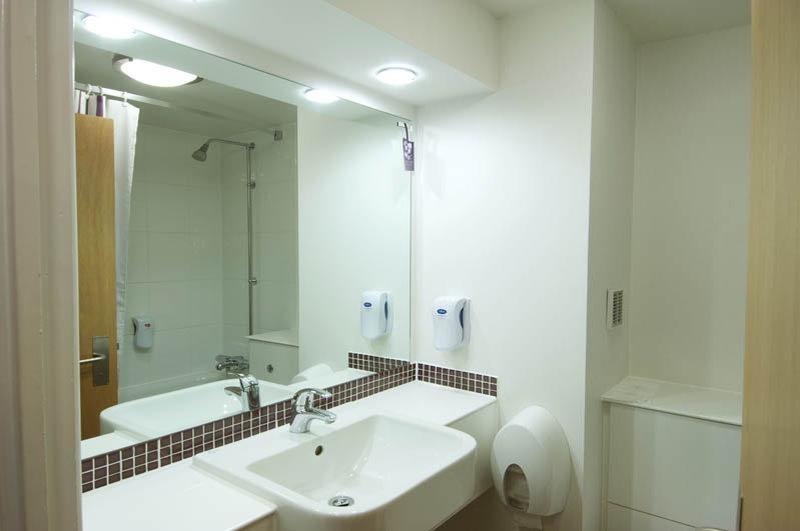 Premier Inn Bristol South ภายนอก รูปภาพ