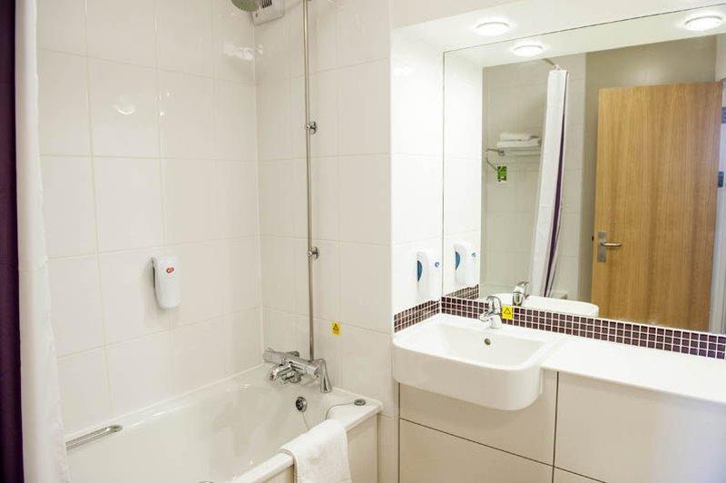 Premier Inn Bristol South ภายนอก รูปภาพ